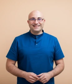 Врач ЛФК Кряжев Денис Викторович прием в медицинском центре 