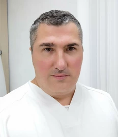 Детский мануальный терапевт Асмолов Валентин Анатольевич прием в медицинском центре 