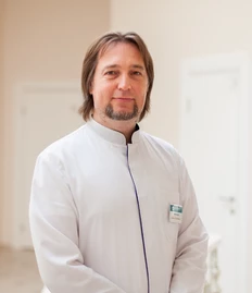 Невропатолог Клюев Кирилл Евгеньевич прием в медицинском центре Ист Клиник на Университете
