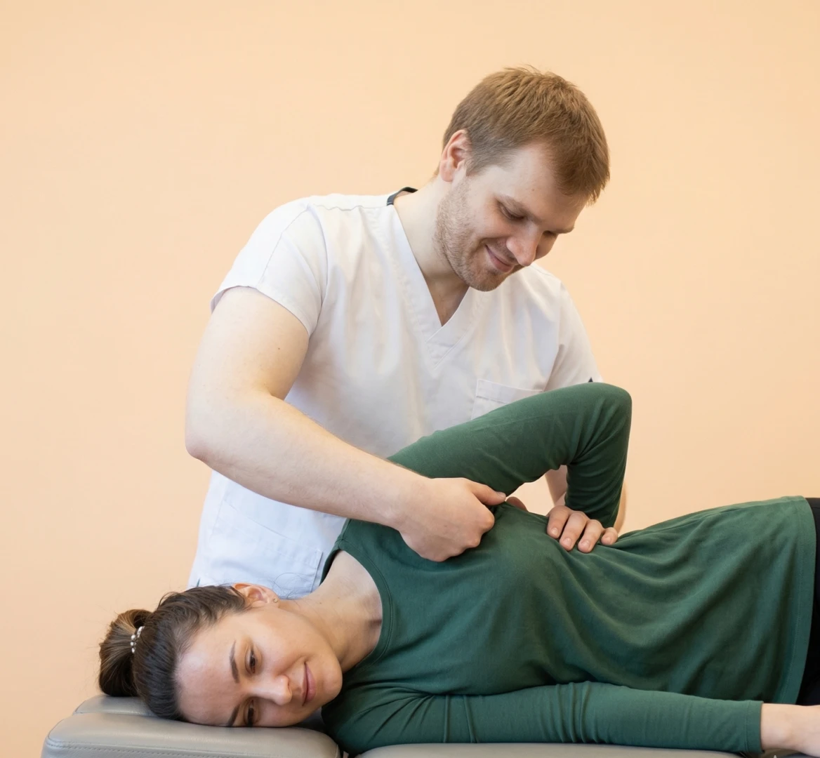 Врач проводит диагностику