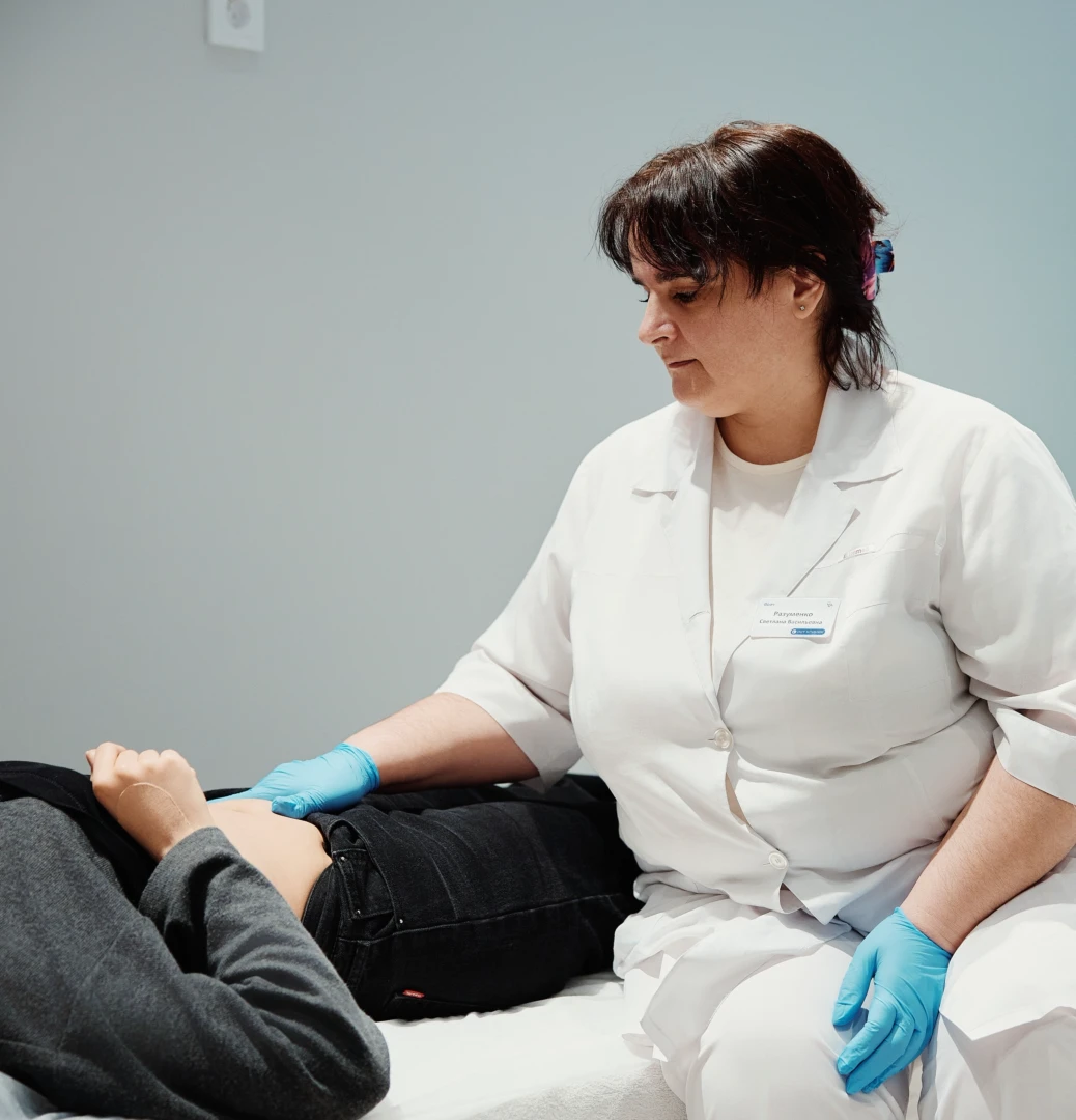 Консультация у врача-гинеколога в Ист Клинике перед спринцеванием влагалища