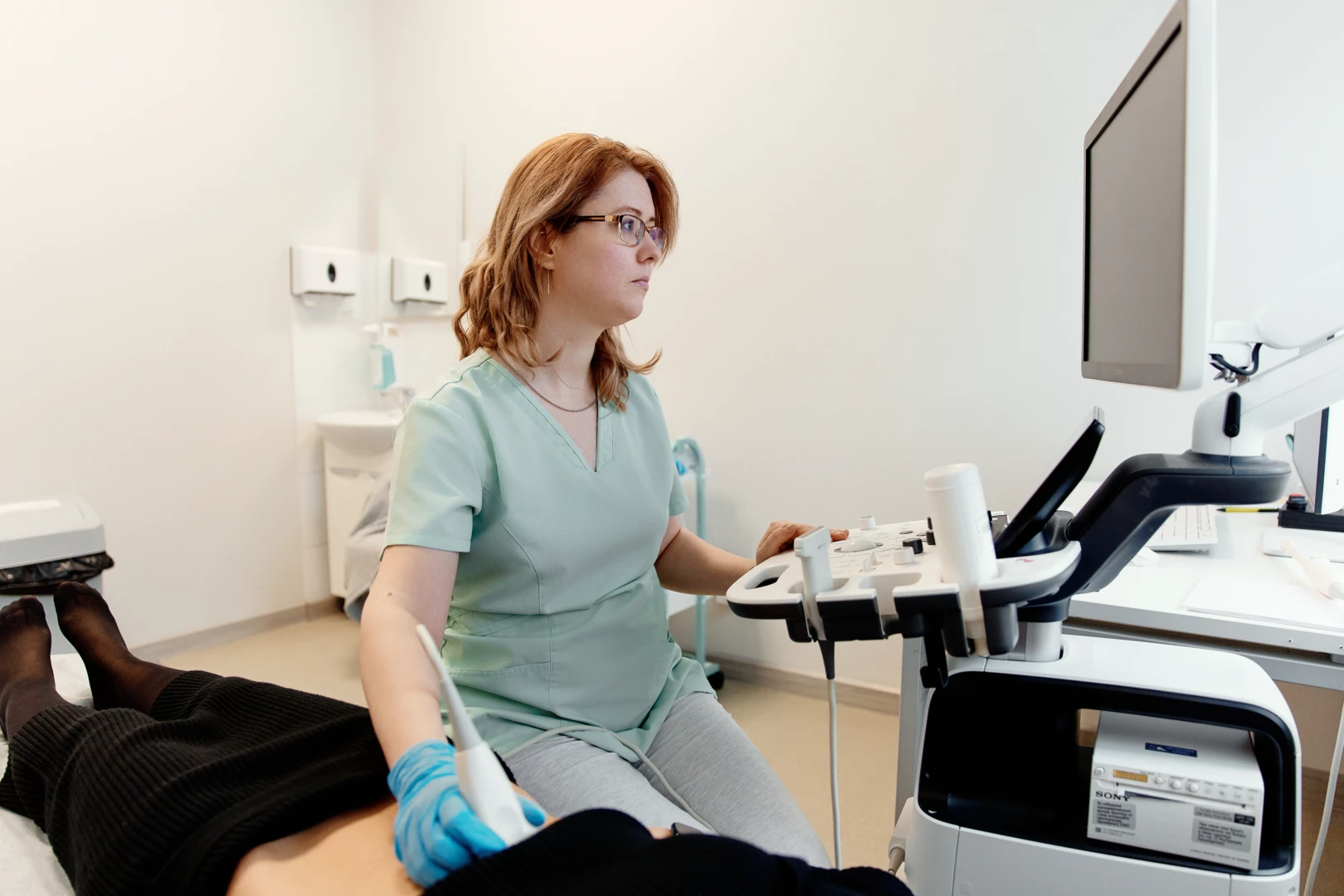 Врач дает рекомендации после УЗИ