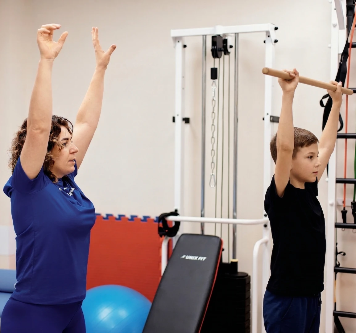 Занятия ЛФК при сколиозе у детей в Ист Клинике