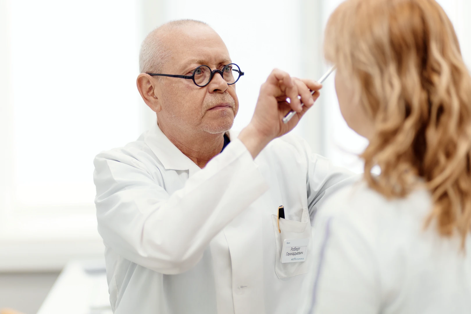 Невролог исключает симптомы опасной головной боли