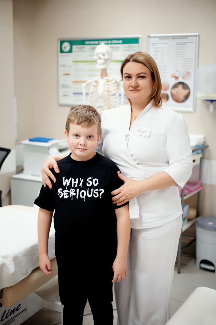 Врач разговаривает с пациентом