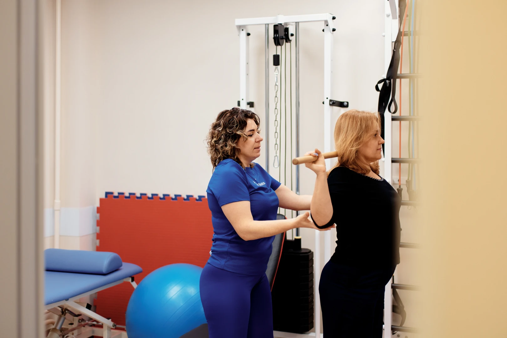 Врач проводит диагностику