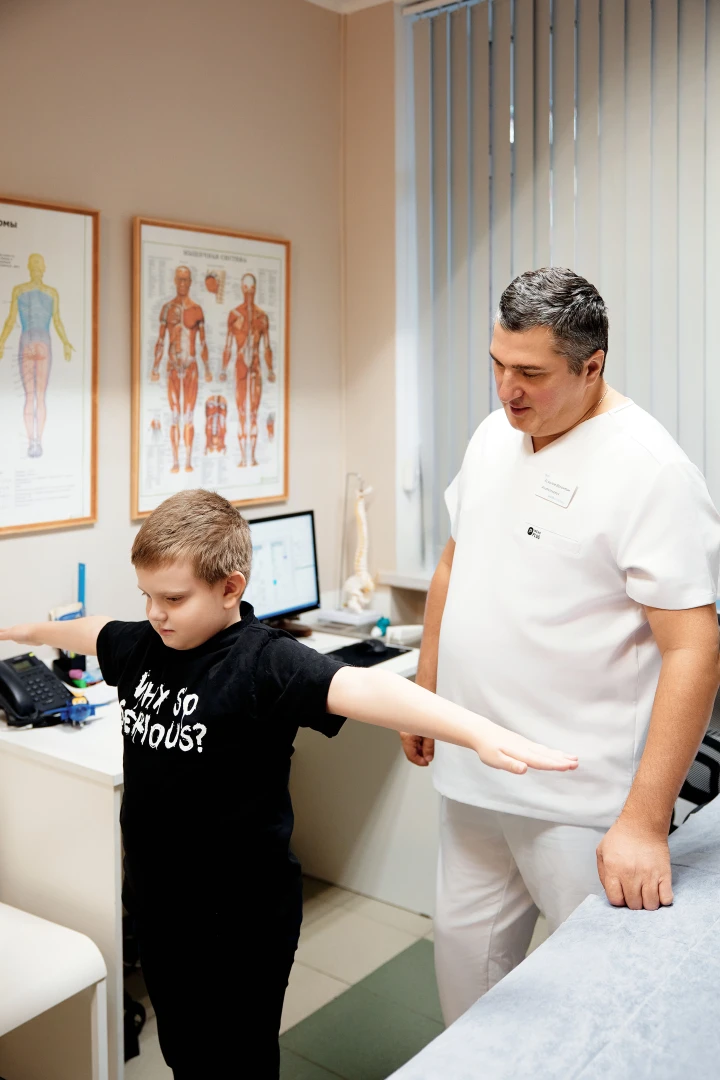 Врач проводит диагностику