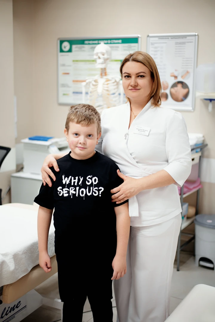 Врач разговаривает с пациентом