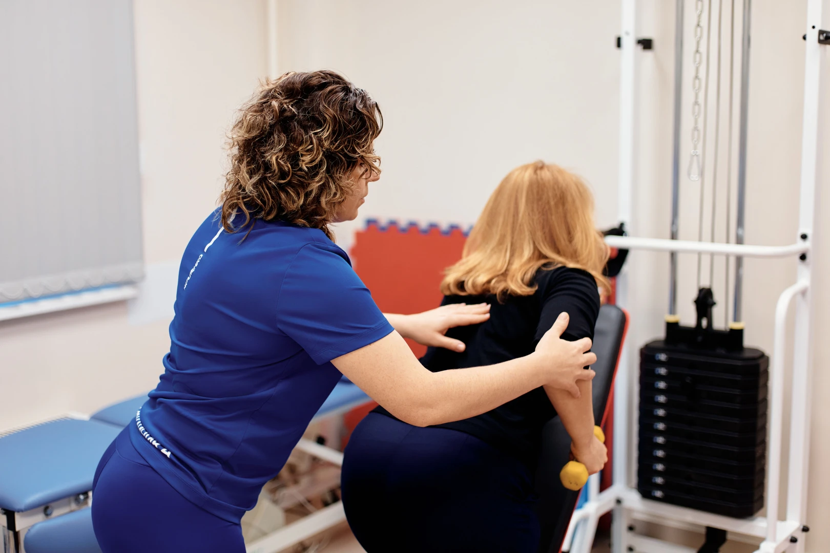 Врач проводит диагностику