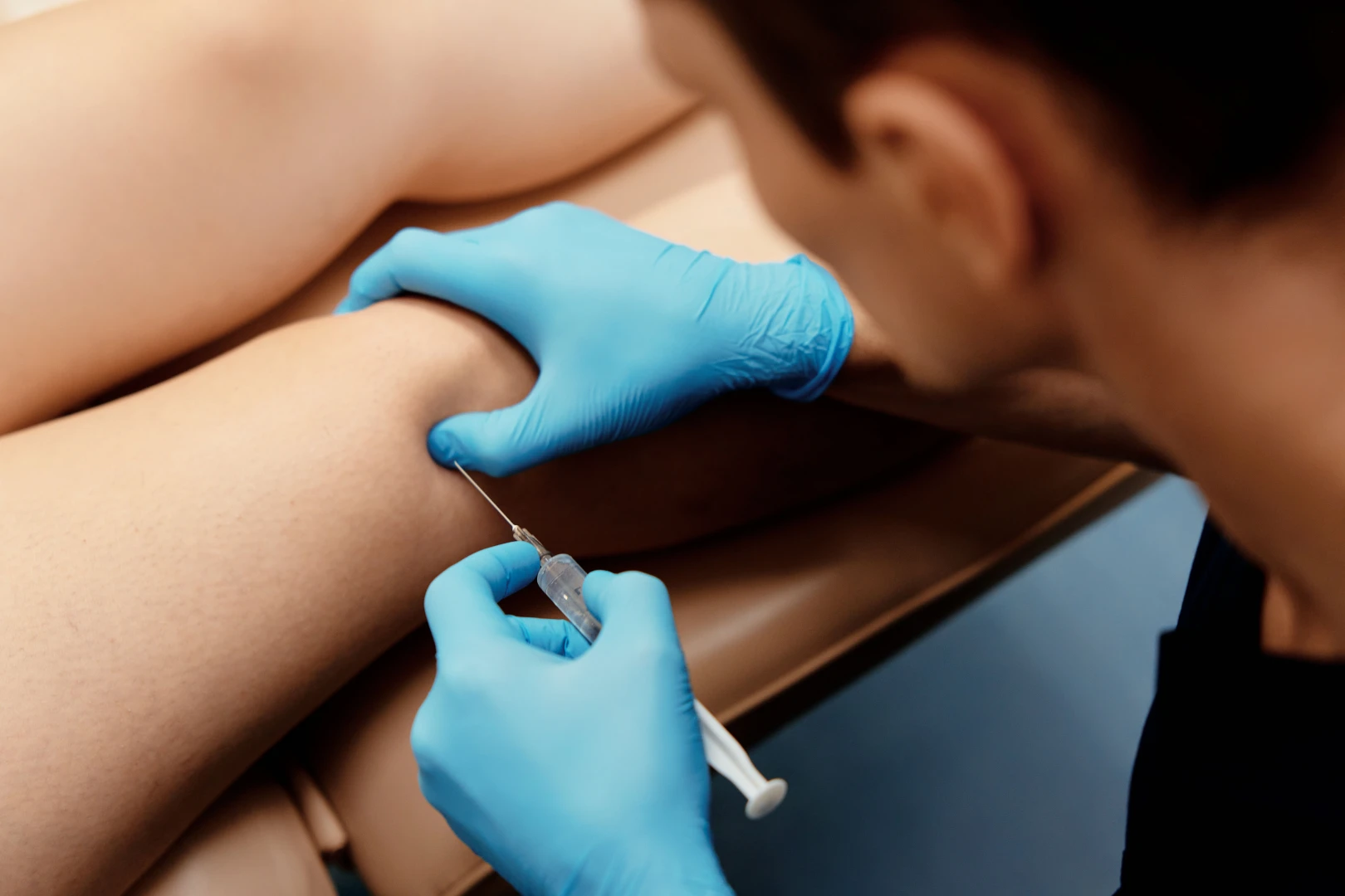 Врач проводит диагностику