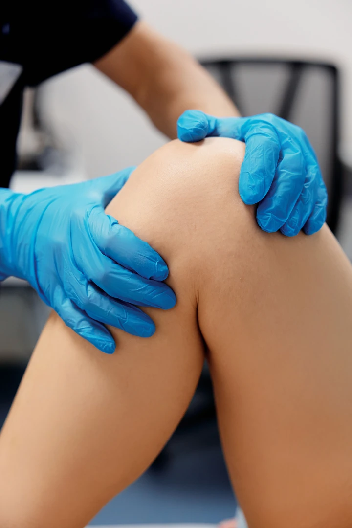 Врач проводит диагностику