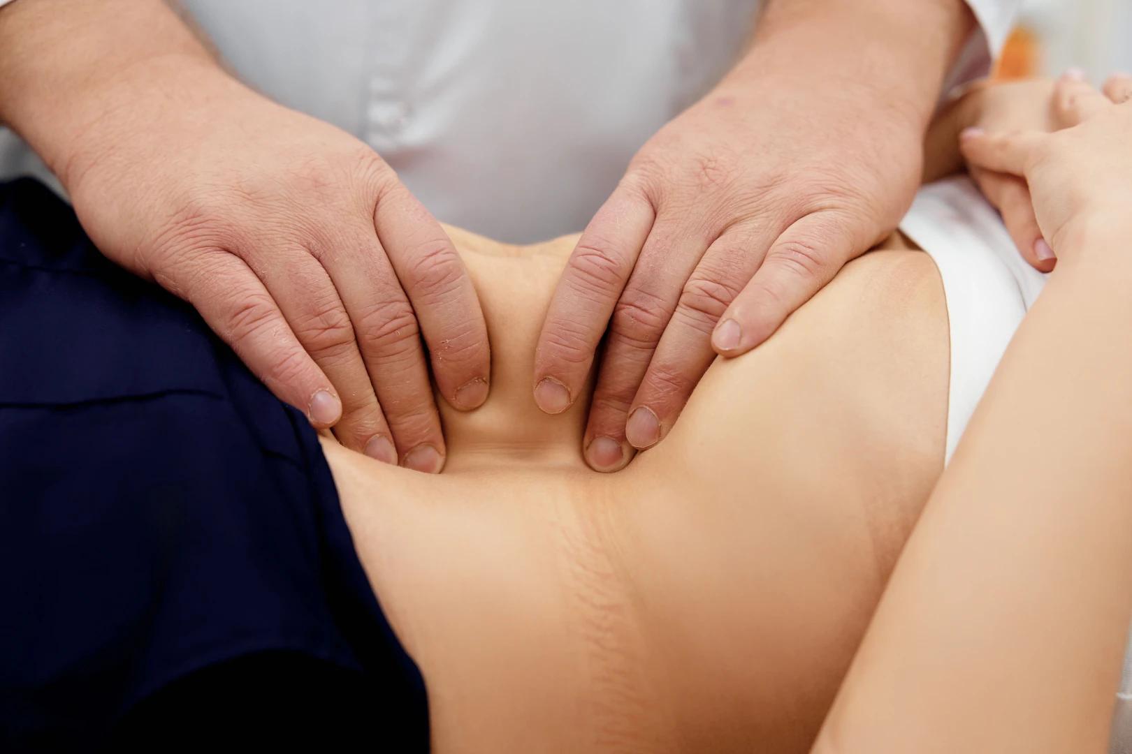 Врач проводит диагностику