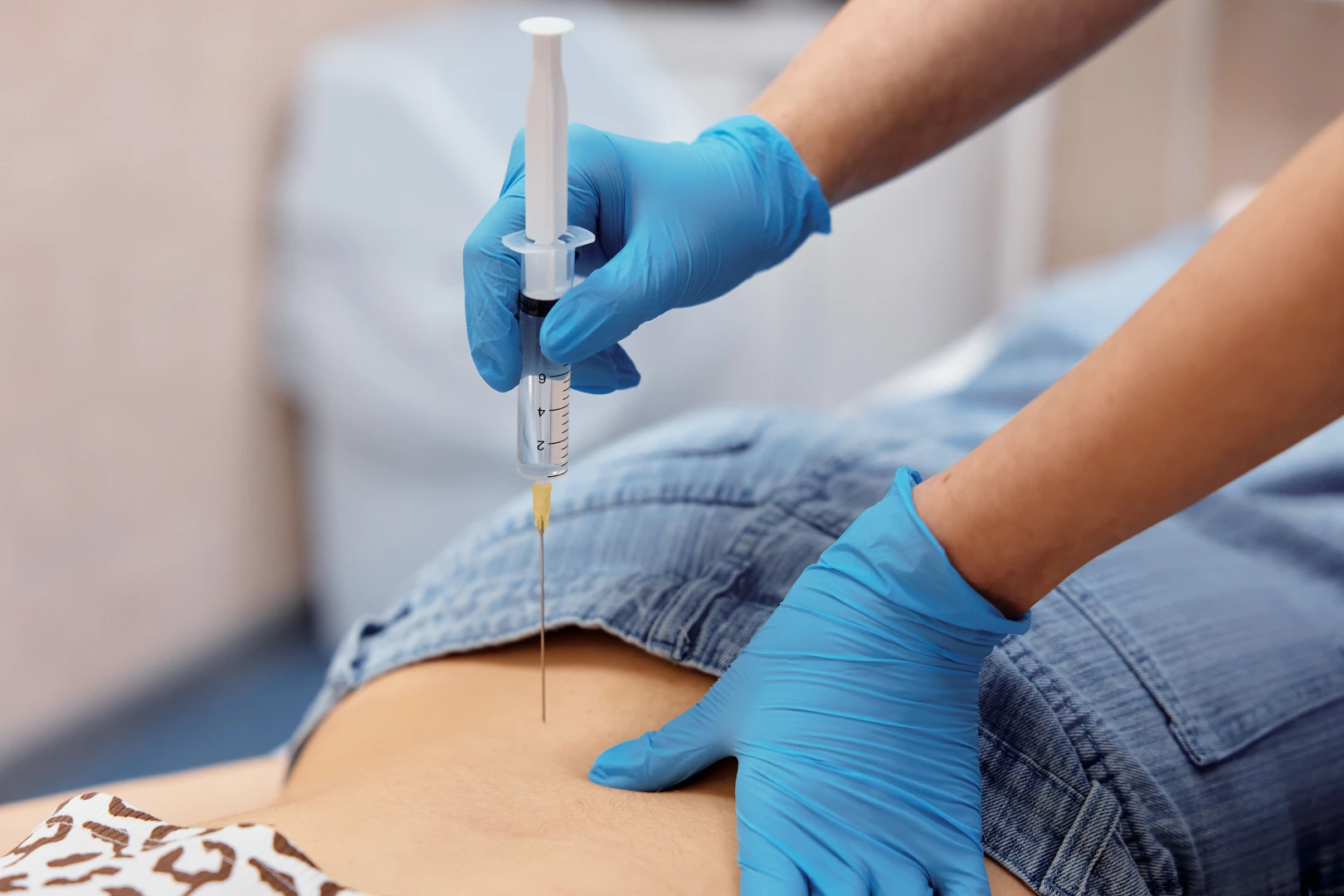 Врач проводит диагностику