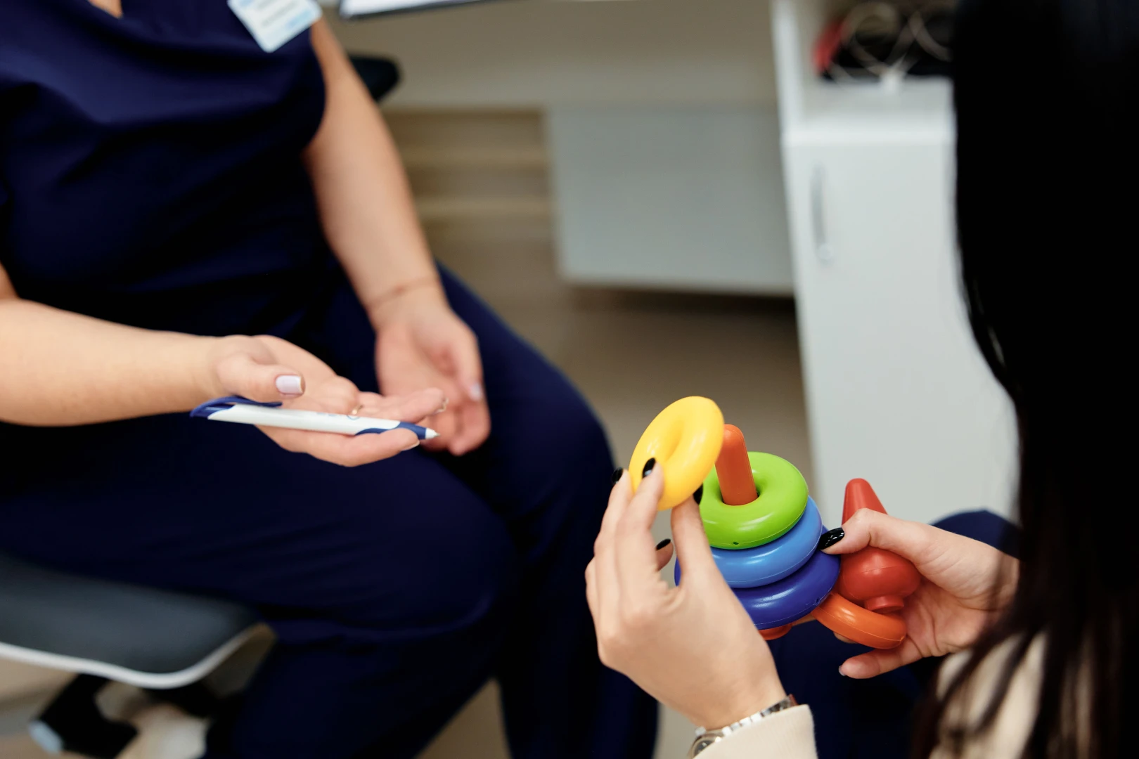 Врач проводит диагностику