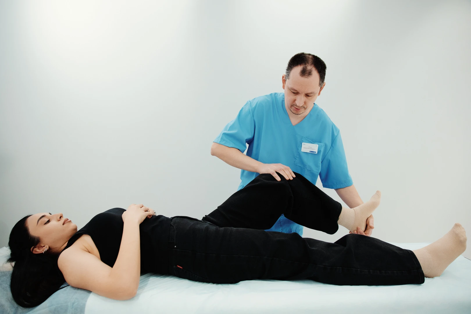 Врач проводит диагностику