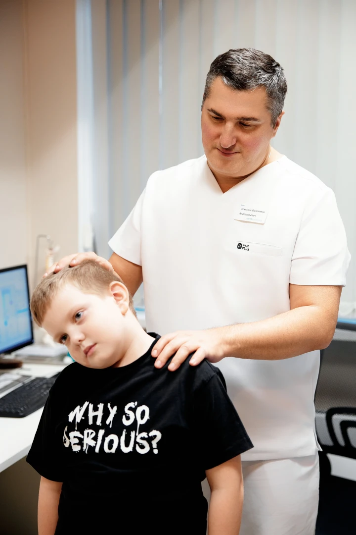 Врач проводит диагностику