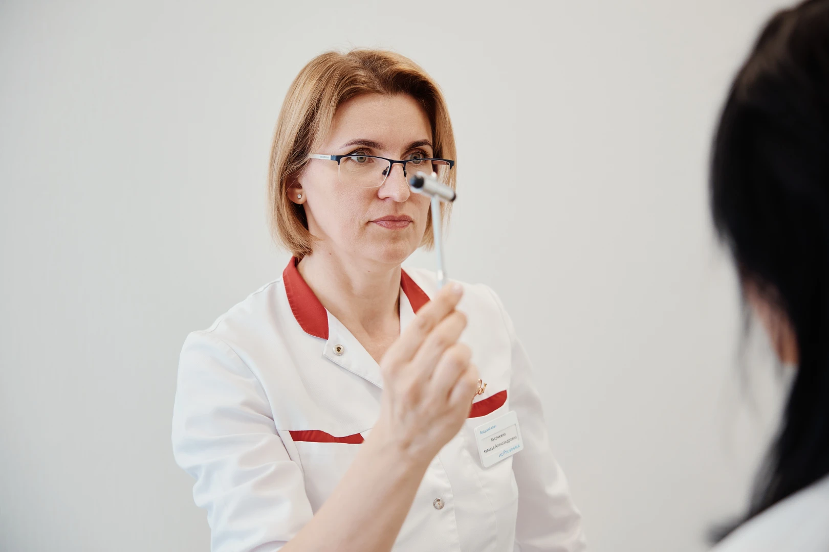 Лечение шума в голове в Ист Клинике: физиотерапия