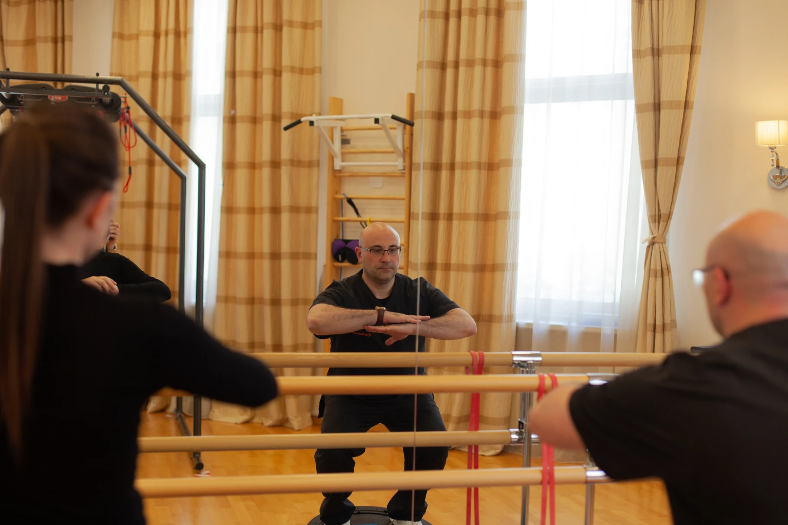 Возврат к нагрузкам и спорту после восстановления колена в зале ЛФК